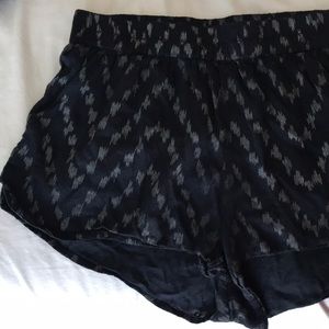 ❗️SOLD❗️Billabong Navy Patterned Shorts